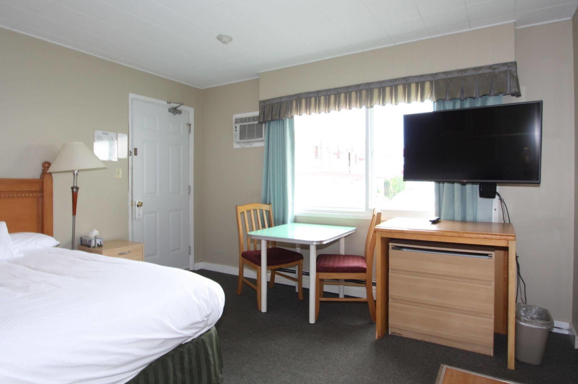 Harrison Spa Motel Harrison Hot Springs Exterior foto